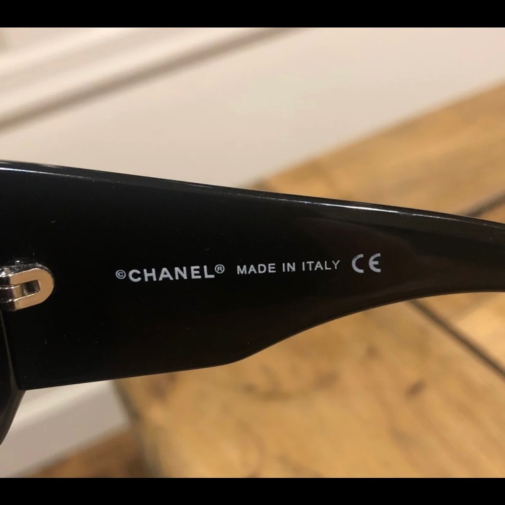 Chanel mother of pearl black sunglasses - Picture 5 of 9